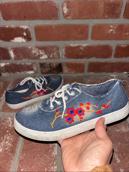Rafaella Shoes - Rafaella Distressed Style Blue Denim Floral Women’s Shoes Size 7